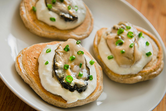 BLINIS WITH OYSTERS & HORSERADISH CREAM